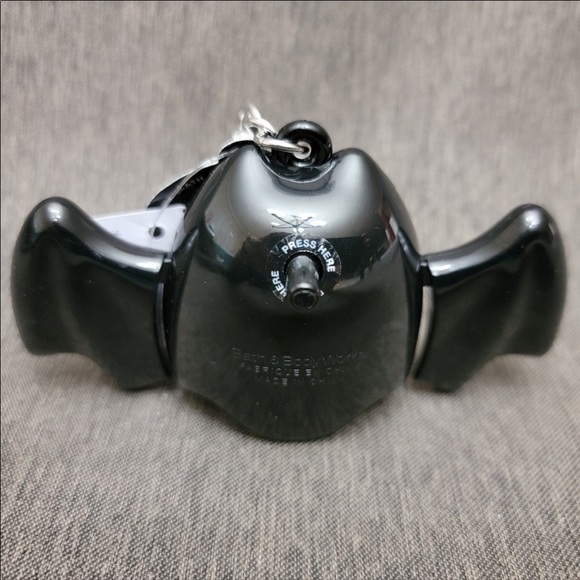 BAT POCKETBAC HOLDER GLOWS IN THE DARK & THE WINGS FLAP - Picture 6 of 6